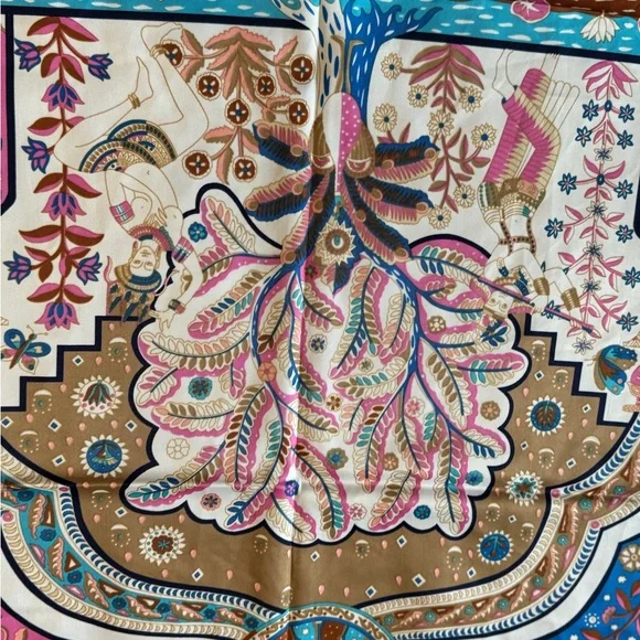 Designer-style Silk Scarf 140cm - Picture 4 of 8